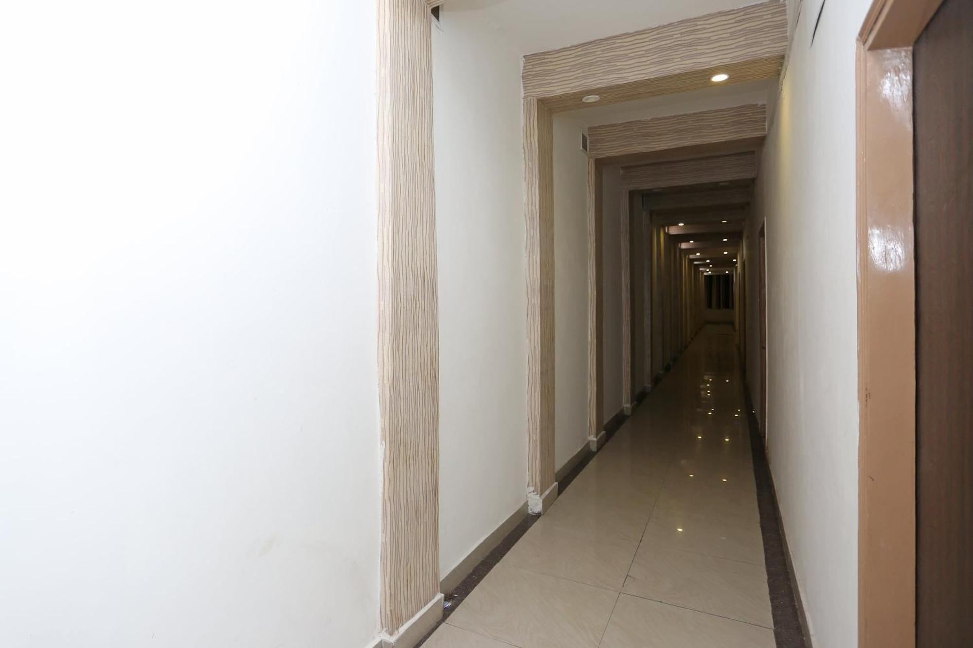 Super Oyo Flagship 4957 Hotel China Town Bhairaun Ghat Exterior photo